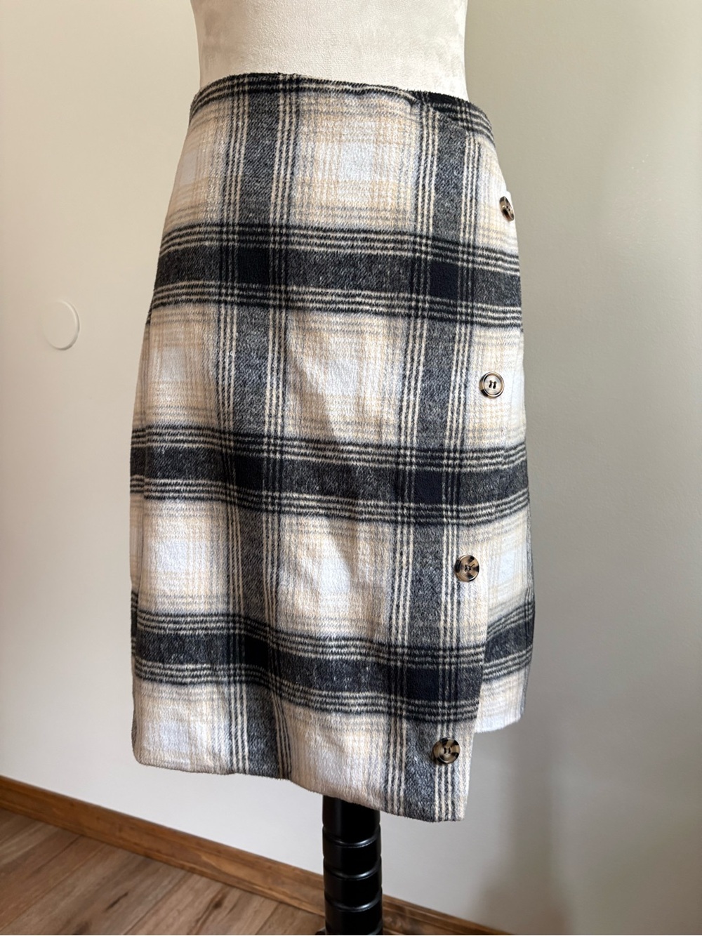 EARTHBOUND Trading Co. Plaid Mini Flannel Wrap Skirt in Neutral Tones Size XXL